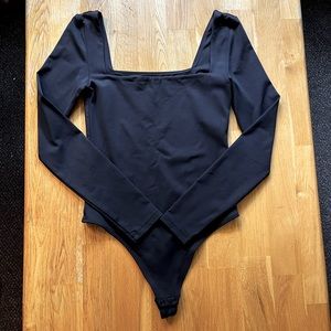NWOT Babaton Contour Longsleeve Bodysuit